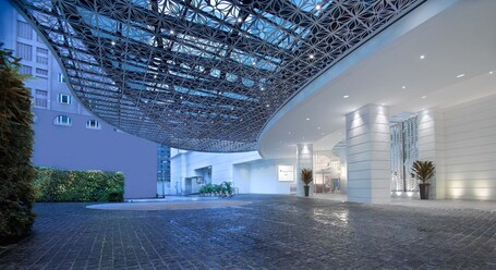 Rendezvous Hotel Singapore by Far East Hospitality - Image 3