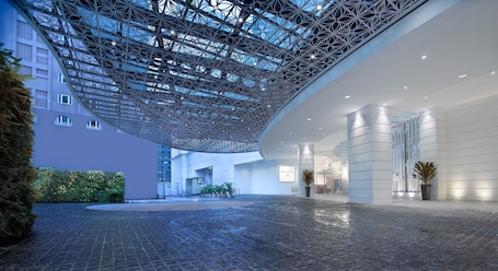 Front of property. Rendezvous Hotel Singapore by Far East Hospitality