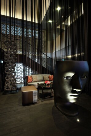 Bar lounge