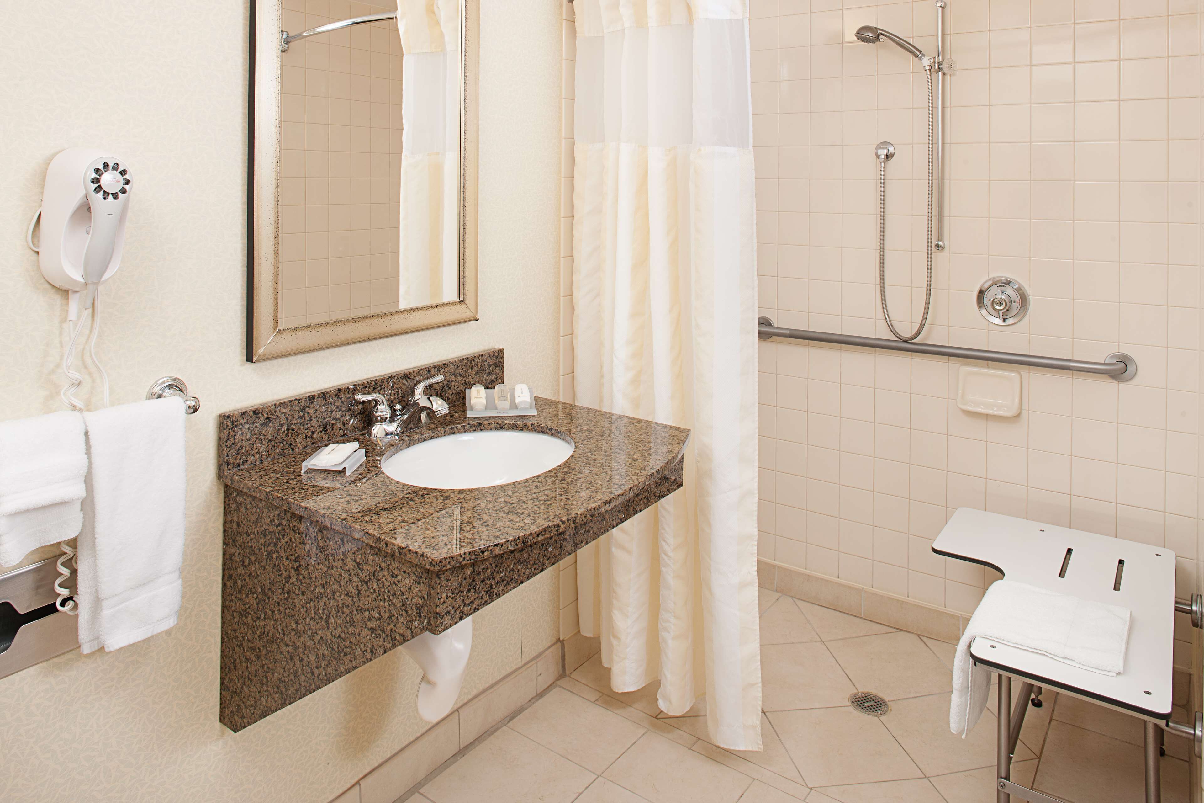 room, 1 king bed, accessible | bathroom | combined shower/bathtub, free toiletries, hair dryer, towels