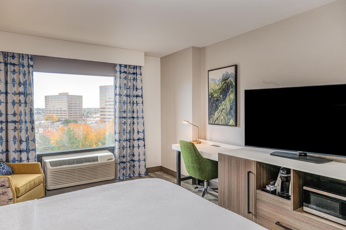 Premium bedding, Select Comfort beds, desk, blackout drapes