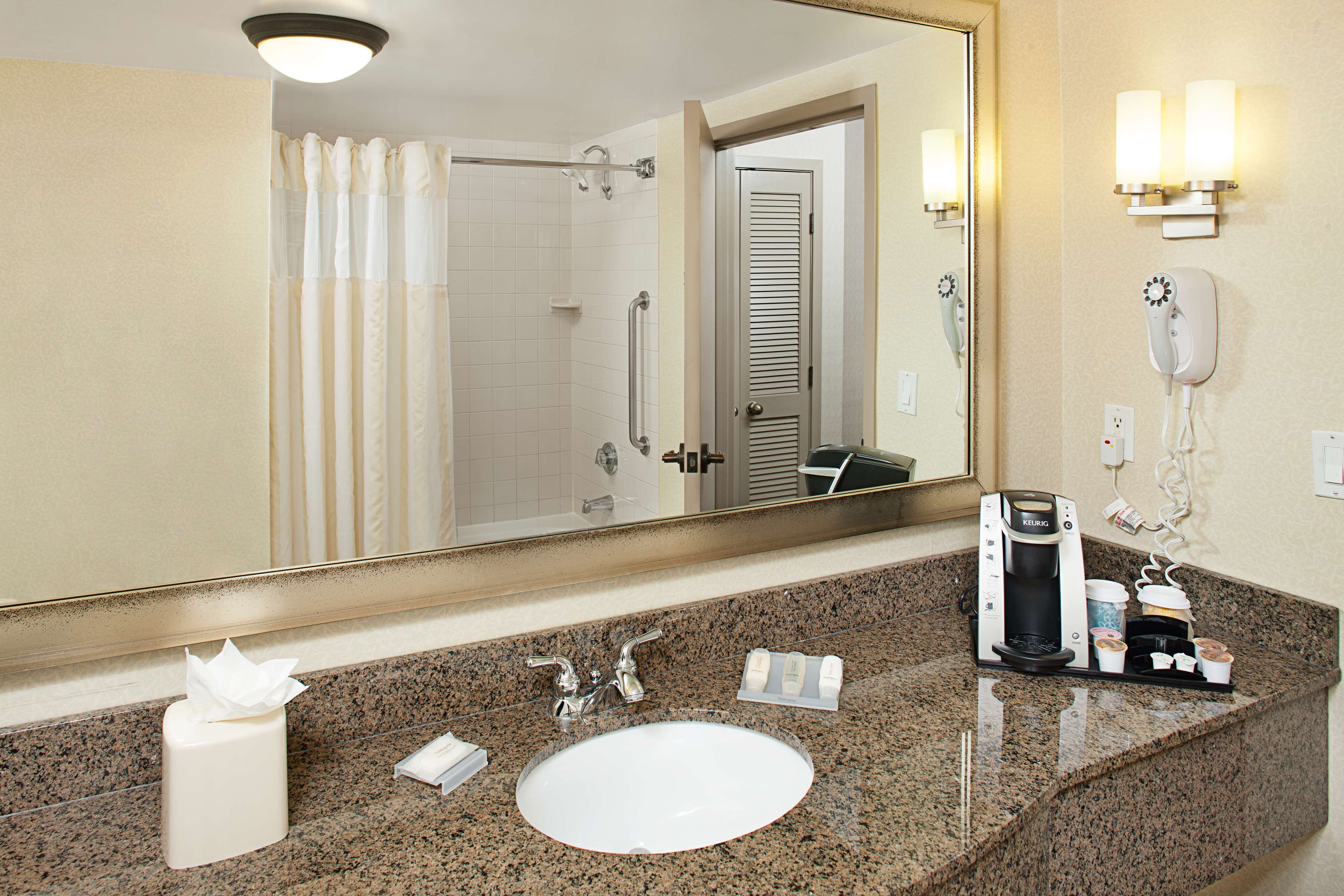 combined shower/bathtub, free toiletries, hair dryer, towels