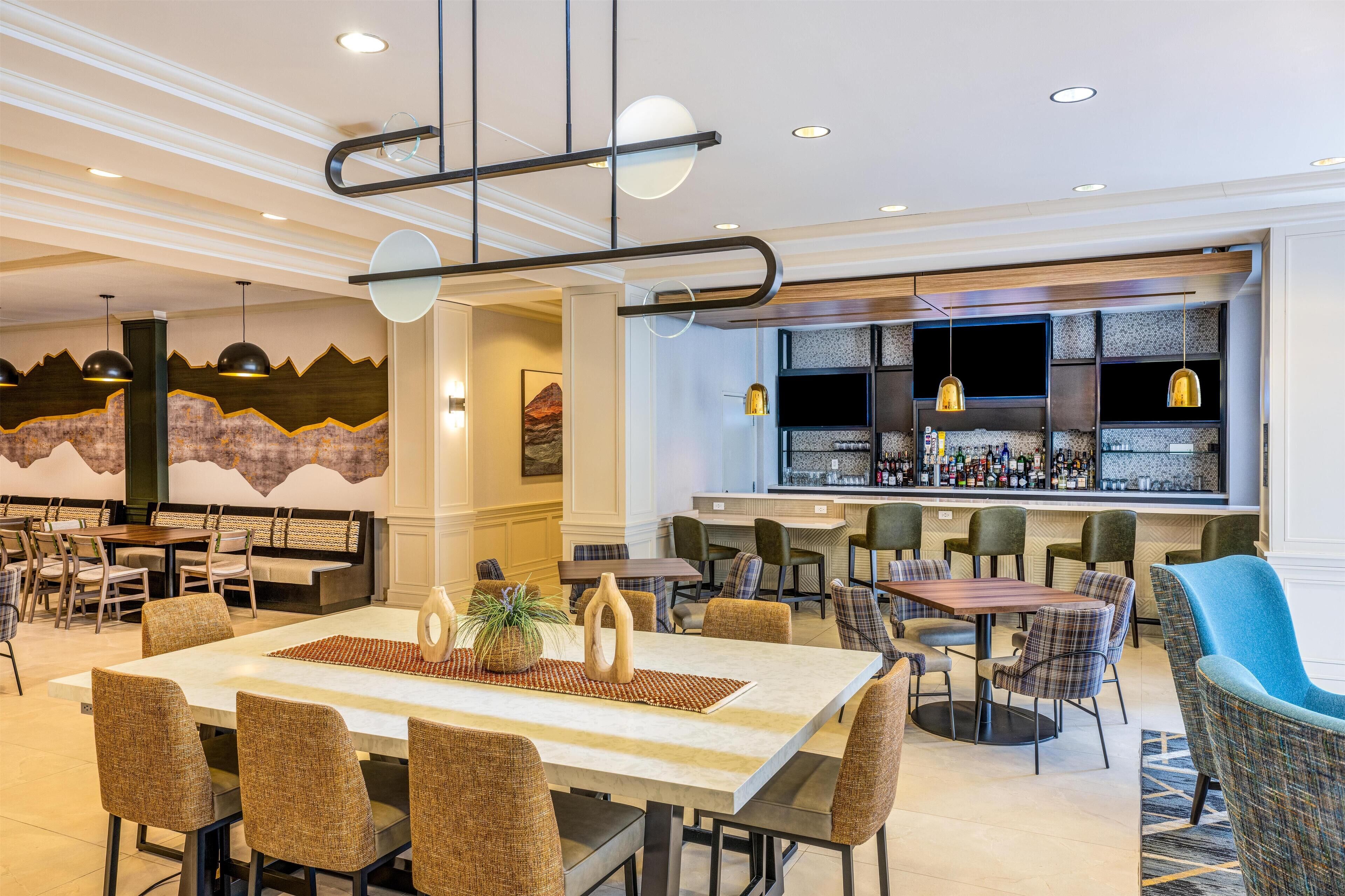 Desayuno buffet diario (USD 12 por persona)