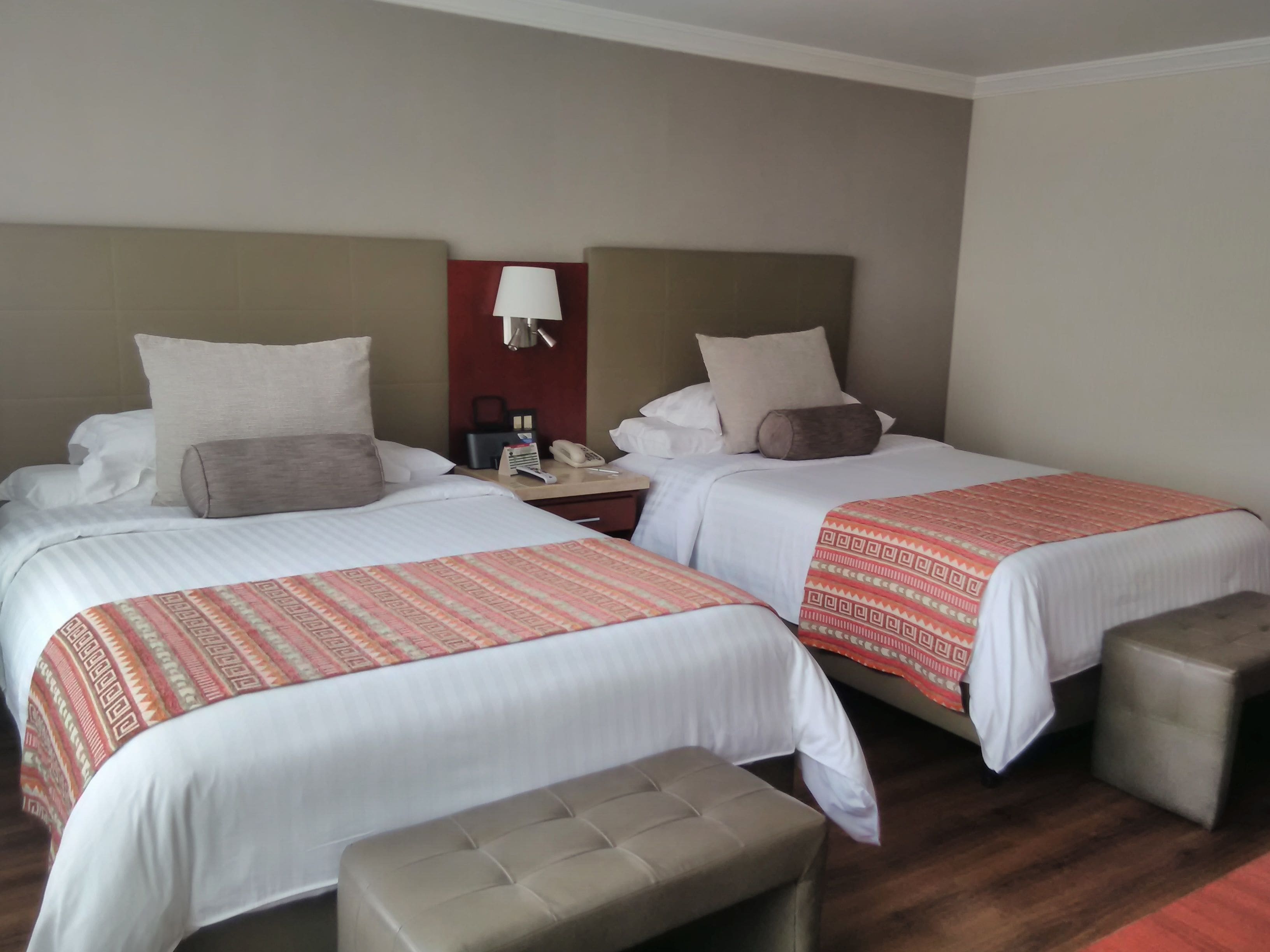Habitación doble familiar, 2 camas matrimoniales | Sábanas de algodón egipcio, ropa de cama de alta calidad y edredón 