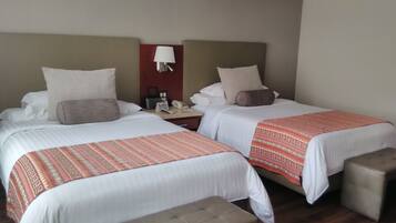 Habitación doble familiar, 2 camas matrimoniales | Sábanas de algodón egipcio, ropa de cama de alta calidad y edredón