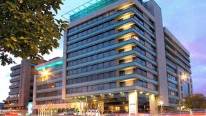 A multi-story hotel with a modern design, featuring a prominent glass facade and a series of balconies. - Bogota Plaza Hotel  (Bogotá)