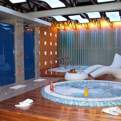 Bain à remous intérieur