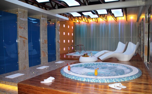 Bañera de hidromasaje interior