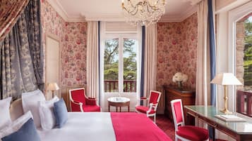 Een minibar, een kluis op de kamer, een bureau, gratis wifi