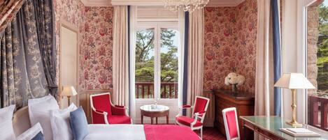 Minibaari, tallelokero huoneessa, työpöytä, ilmainen Wi-Fi