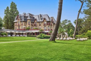 Vista frontal de la propiedad