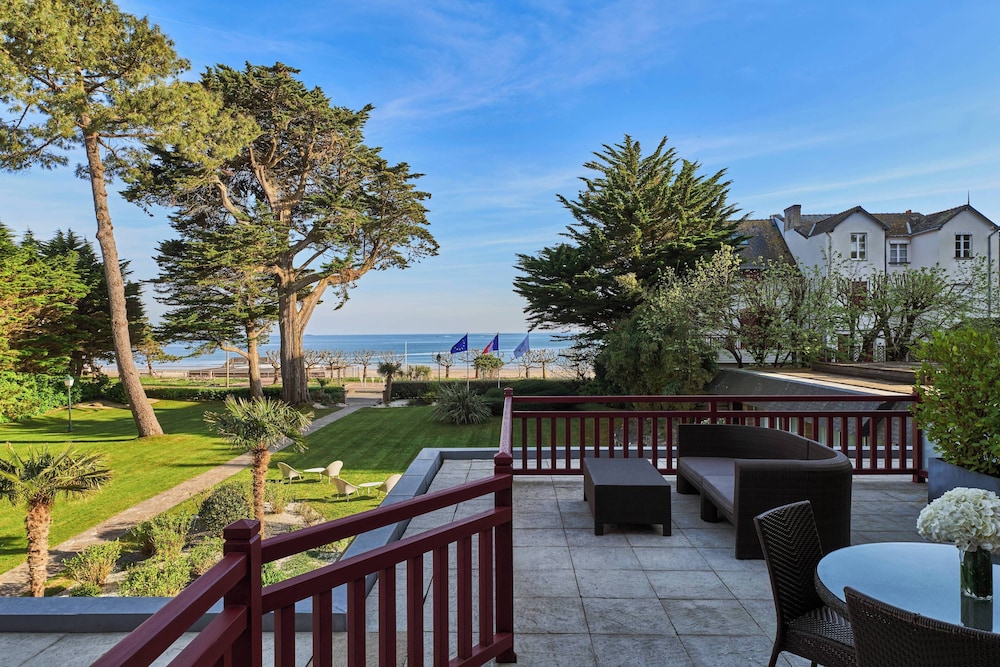 Hotel Le Castel Marie-Louise La Baule by null