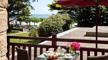 Deluxe kamer, uitzicht op zee | Balkon