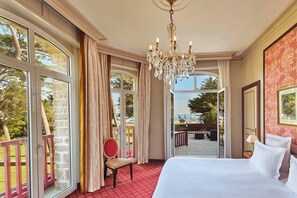 Sea Terrace Deluxe Suite | Minibar, in-room safe, desk, free WiFi