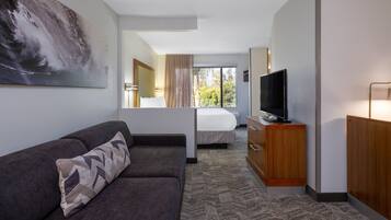 Ropa de cama de alta calidad, camas con pillow-top y escritorio