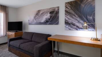 Ropa de cama de alta calidad, camas con pillow-top y escritorio