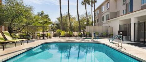 Kolam renang outdoor