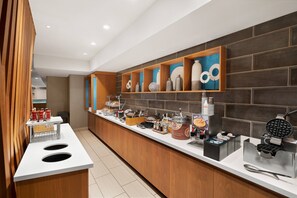 Buffet déjeuner gratuit tous les jours