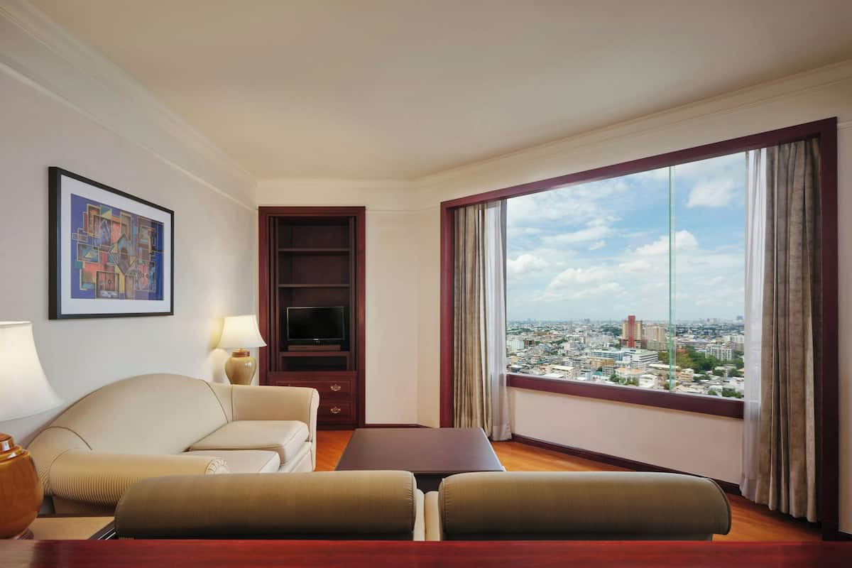 Executive Suite, 1 Bedroom | Living room | TV, pay movies