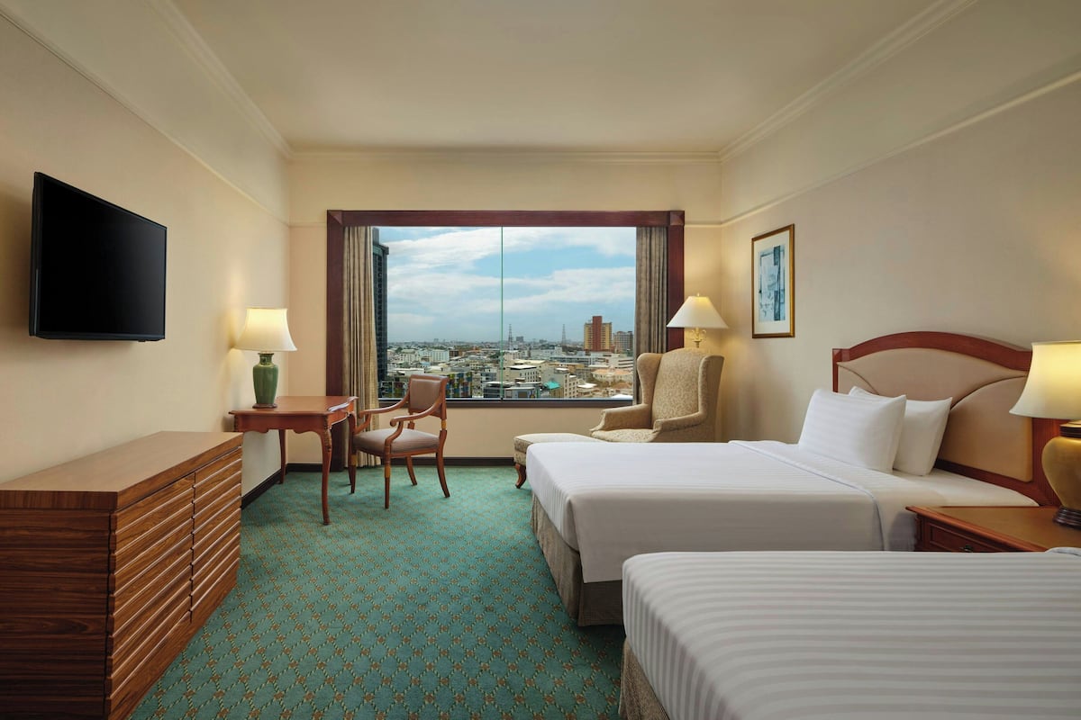 Deluxe Room, 2 Twin Beds, City View | Minibar, in-room safe, desk, laptop workspace