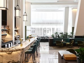 Serves lunch and dinner - Swissotel Sydney (Sydney)