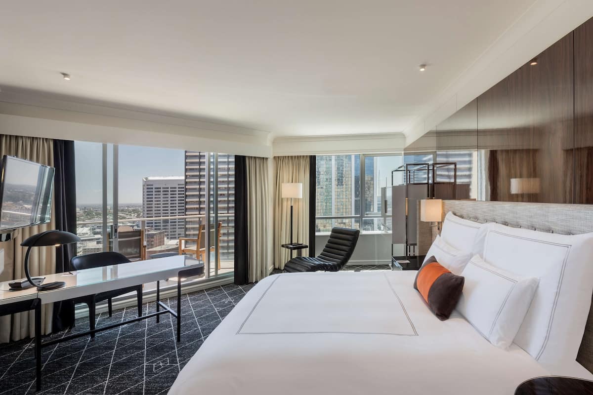 1 bedroom, premium bedding, minibar, in-room safe