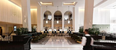 Serves lunch and dinner