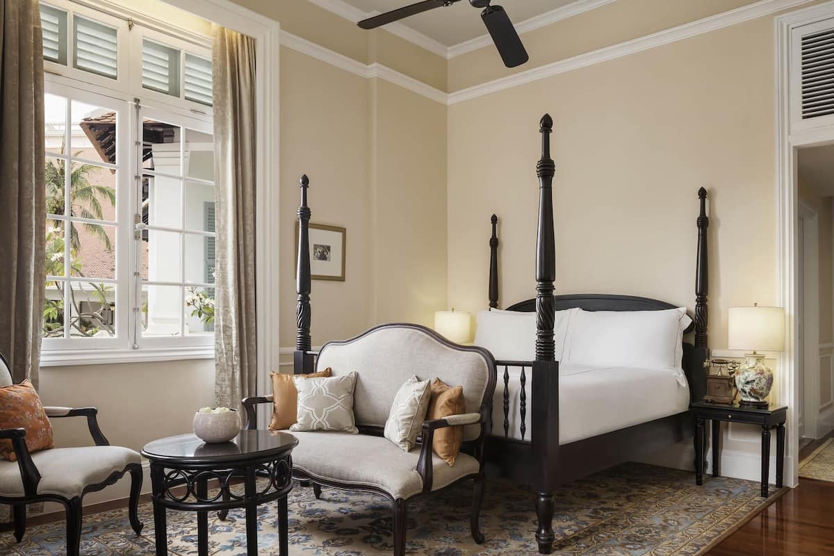 Personality Suite | Minibar, in-room safe, individually furnished, desk