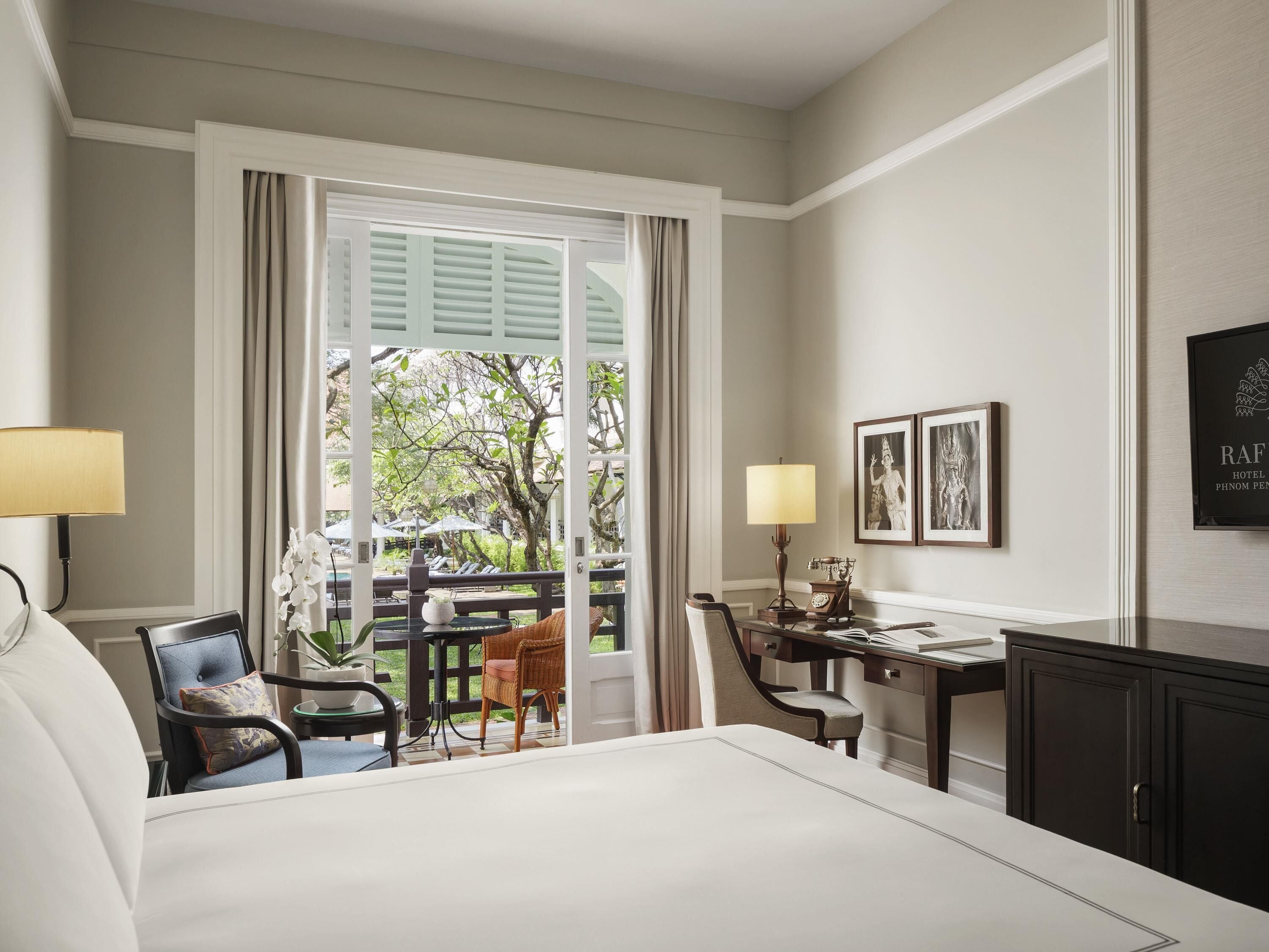 State Room King Pool View | Minibar, in-room safe, individually furnished, desk