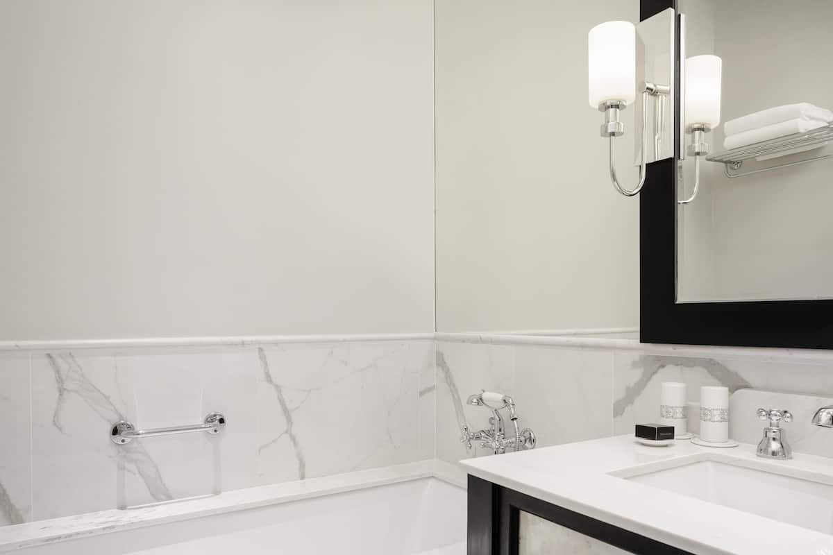 1 bedroom, minibar, in-room safe, individually furnished
