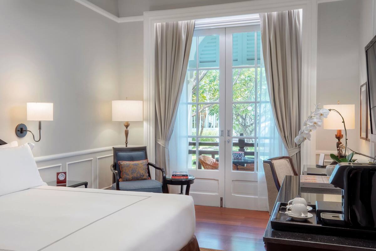 state room king pool view | 1 bedroom, minibar, in-room safe, individually furnished