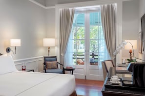 State Room King Pool View | 1 bedroom, minibar, in-room safe, individually furnished