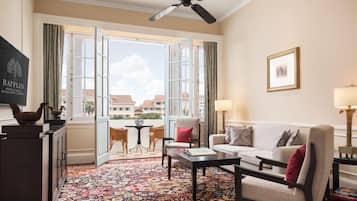 Landmark Suite | Minibar, in-room safe, individually furnished, desk