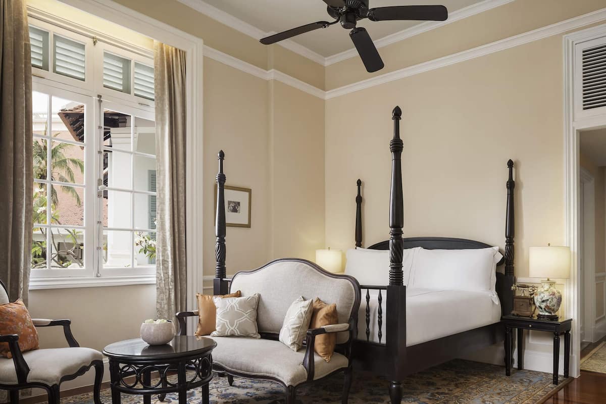 Personality Suite | Minibar, in-room safe, individually furnished, desk