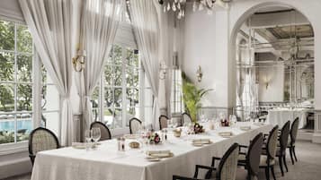 2 Restaurants; Mittagessen und Abendessen werden serviert