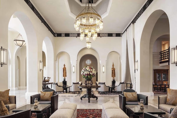 2 bars/lounges, lobbylounge