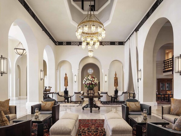 2 bars/lounges, lobby lounge - Raffles Hotel Le Royal (Phnom Penh)