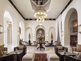 2 bares, salón en el lobby