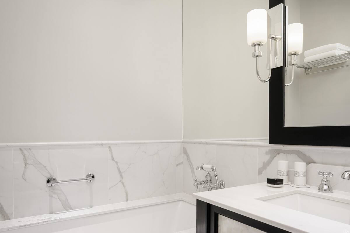 1 bedroom, minibar, in-room safe, individually furnished