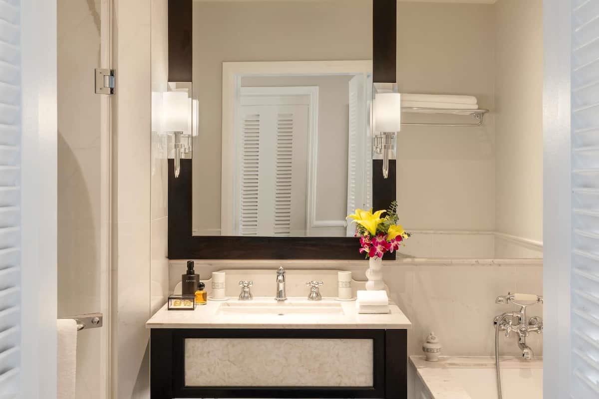 Egyptian cotton sheets, premium bedding, pillow-top beds, minibar