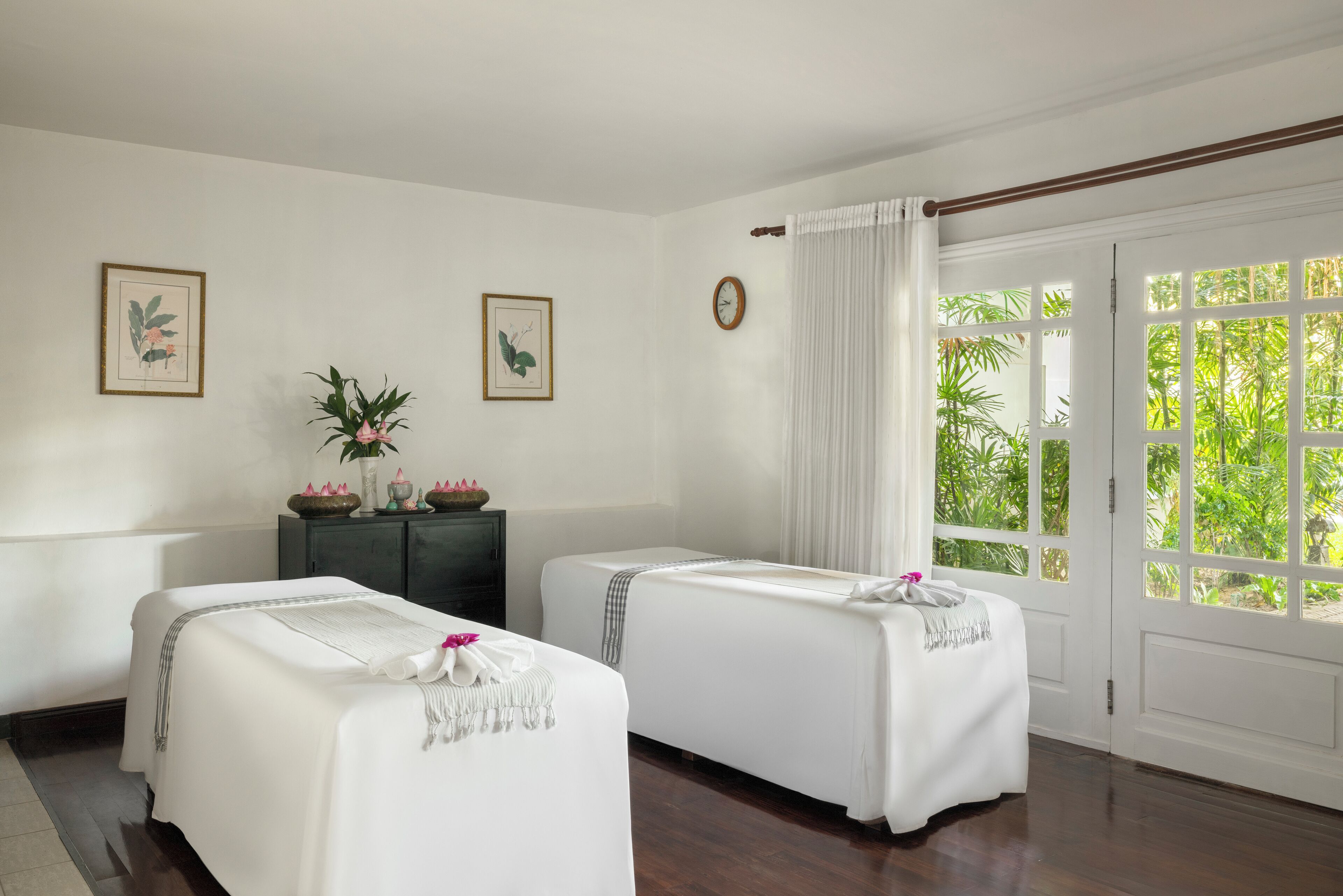 sauna, hot tub, body treatments, aromatherapy, swedish massages