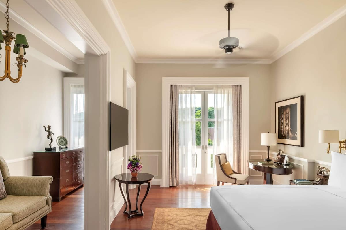 Colonial Suite King | Egyptian cotton sheets, premium bedding, pillow-top beds, minibar