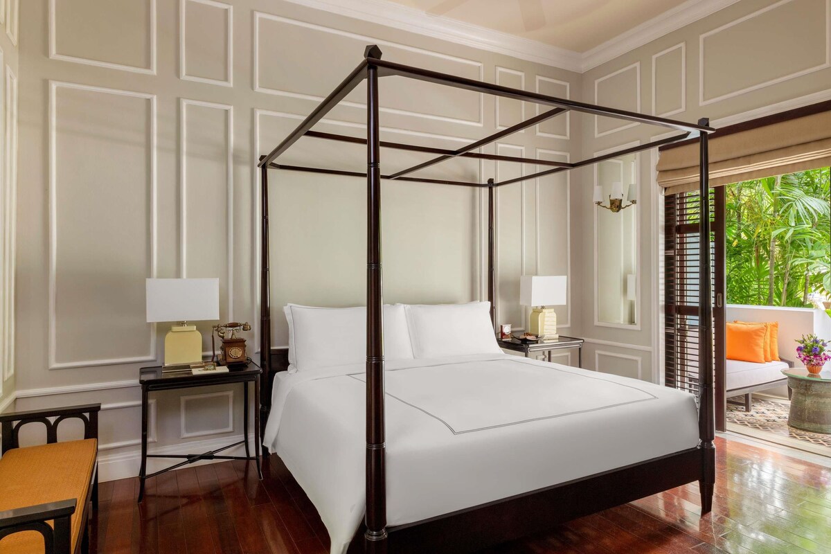 Raffles Suite King | 埃及棉床单、高档床上用品、加厚床垫、迷你吧