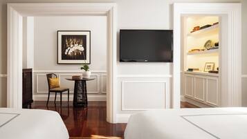 Colonial Suite Twin | Egyptian cotton sheets, premium bedding, pillowtop beds, minibar