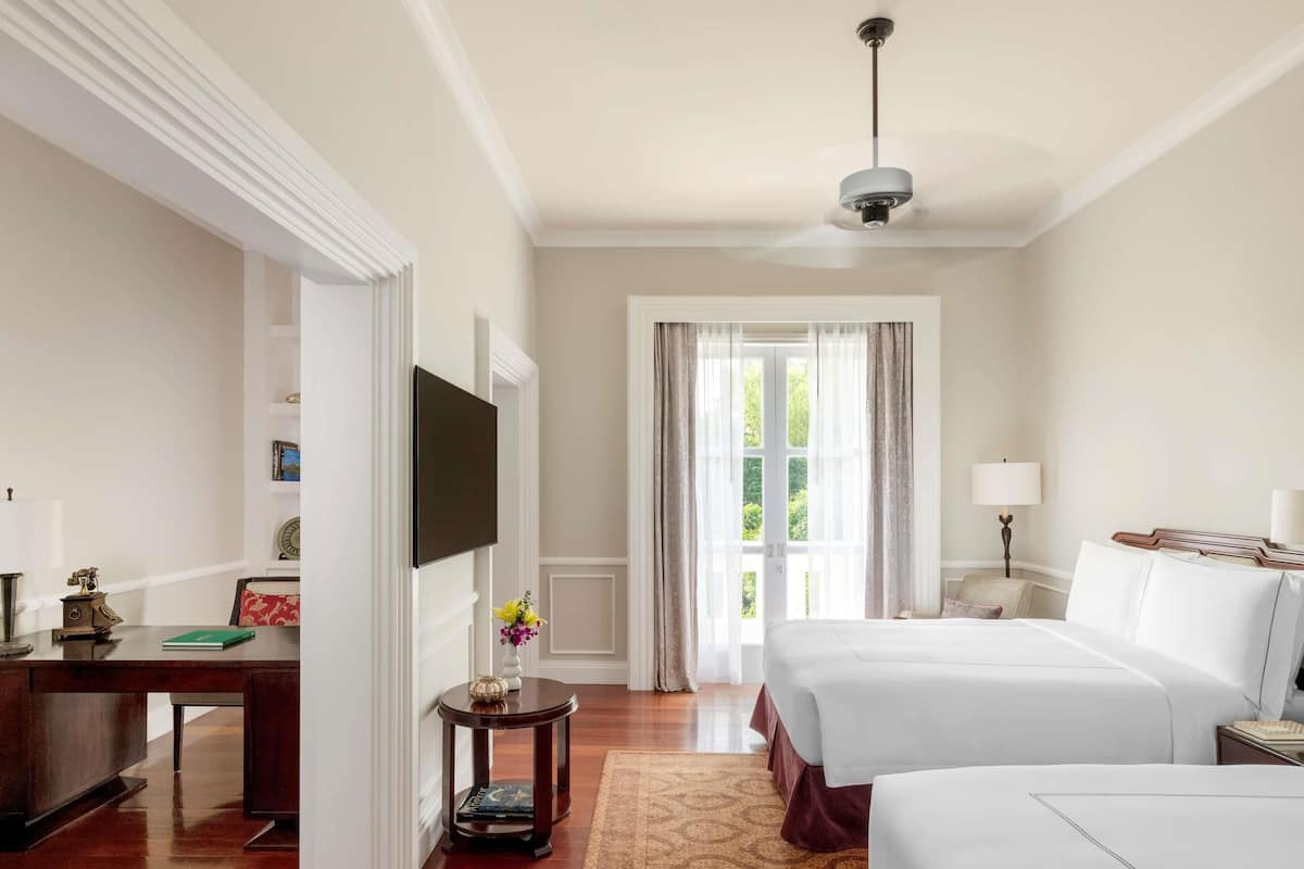 Colonial Suite Twin | Egyptian cotton sheets, premium bedding, pillowtop beds, minibar