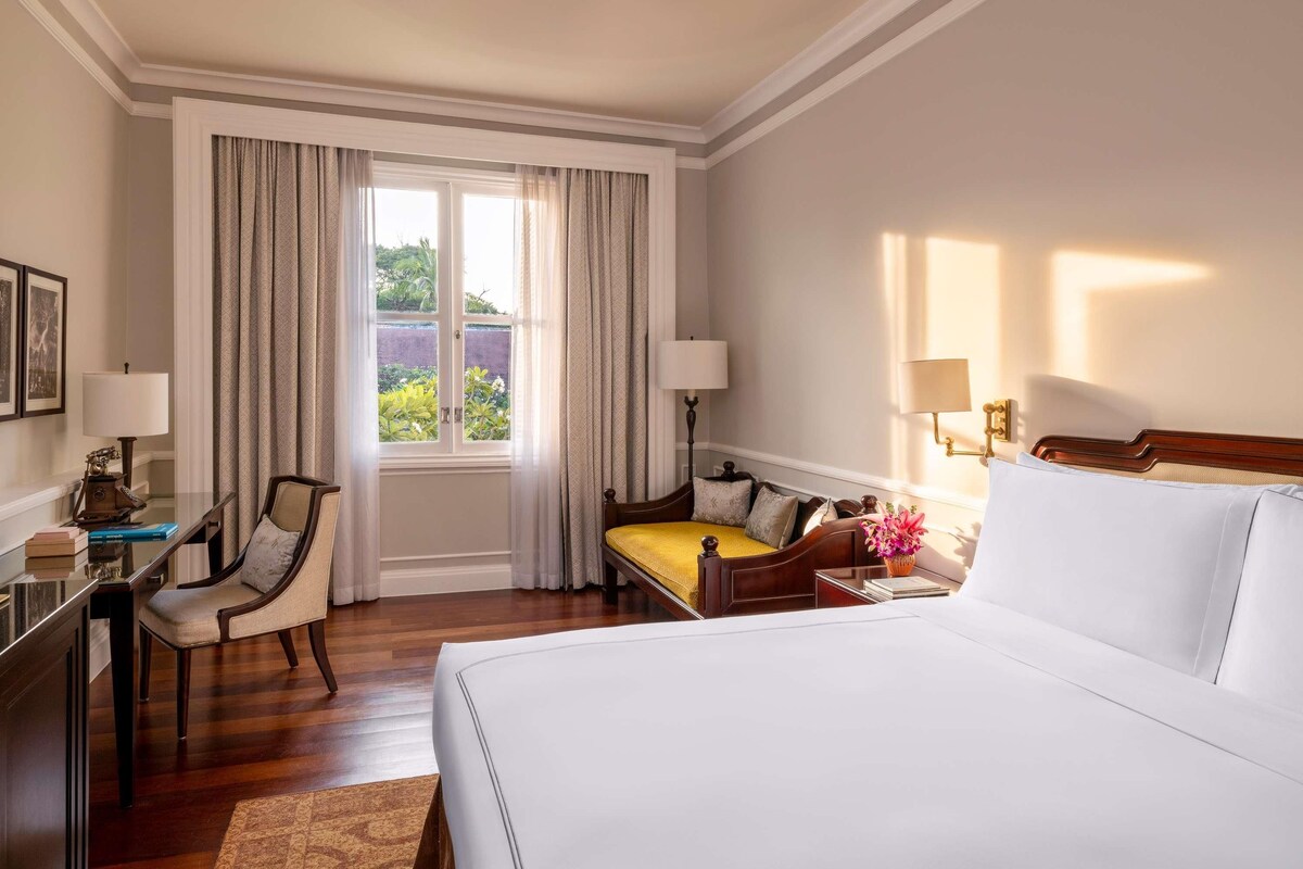 State Room King Bed | 埃及棉床单、高档床上用品、加厚床垫、迷你吧