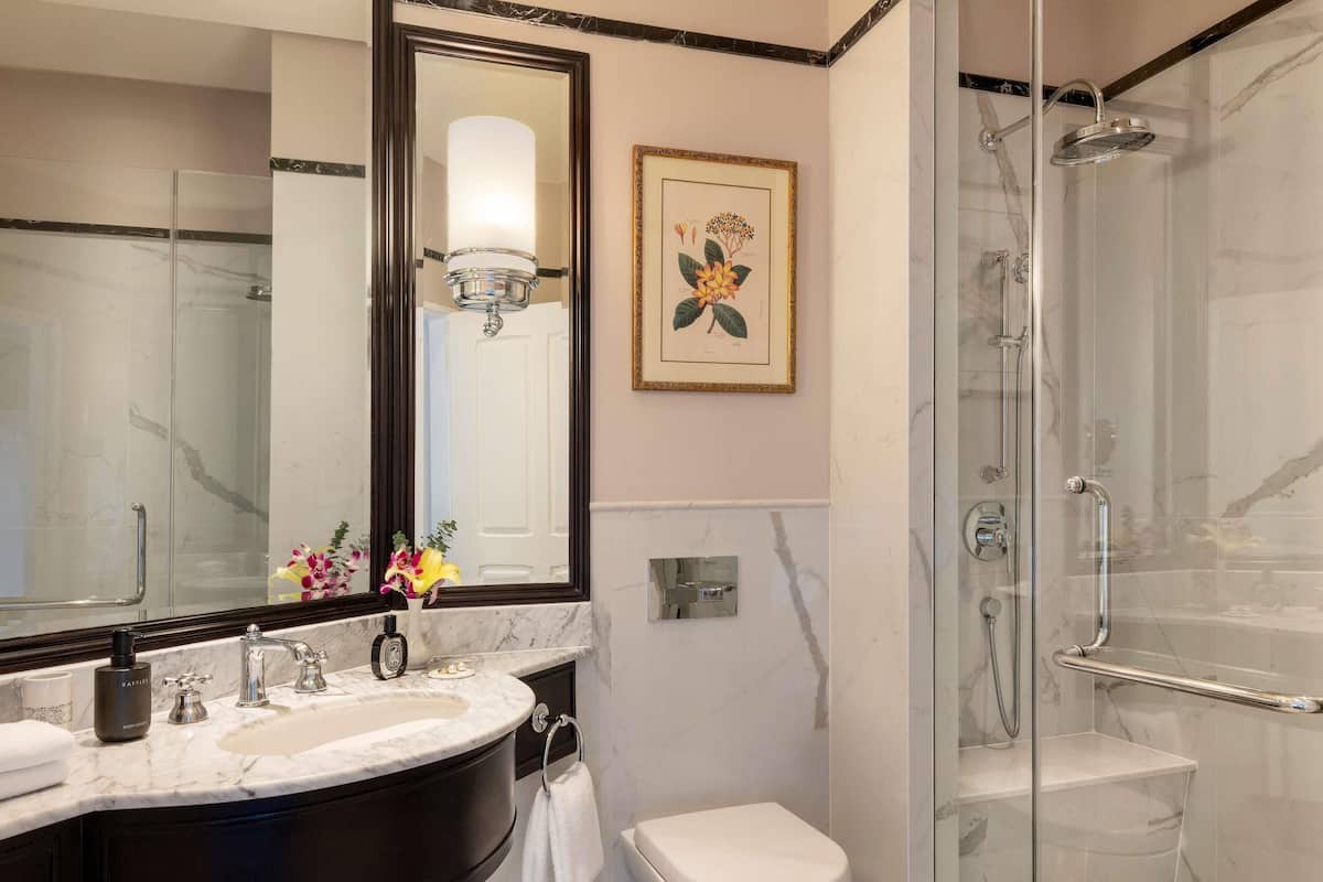 1 bedroom, Egyptian cotton sheets, premium bedding, pillowtop beds