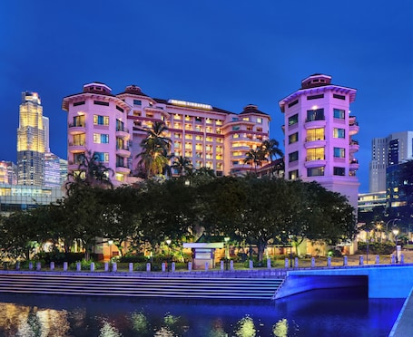 Minibar, caja fuerte, escritorio y cortinas opacas. Paradox Singapore Merchant Court at Clarke Quay