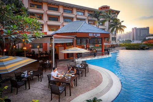 Outdoor pool, sun loungers