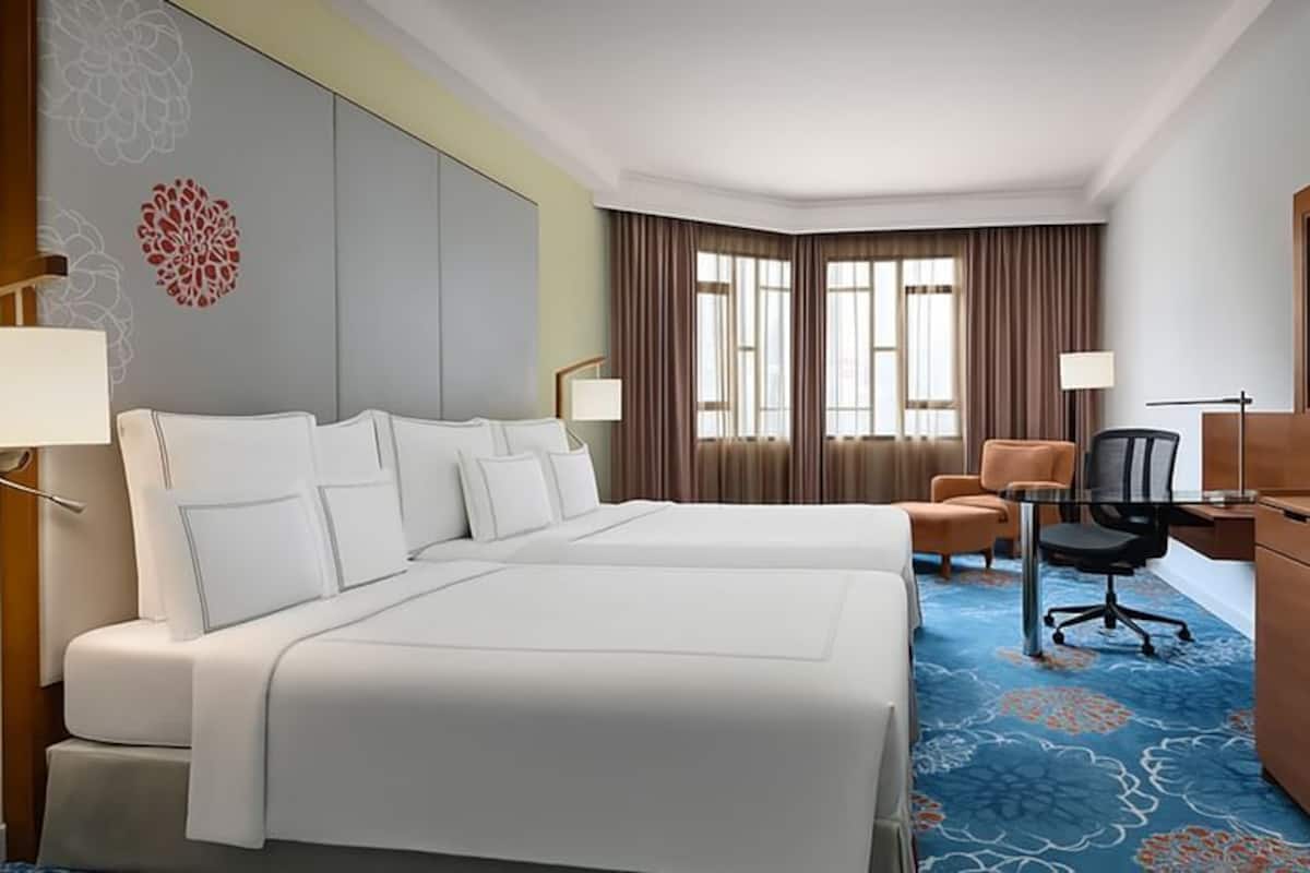 Minibar, una cassaforte in camera, una scrivania, tende oscuranti